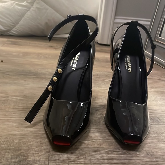 Burberry heels - Picture 3 of 5